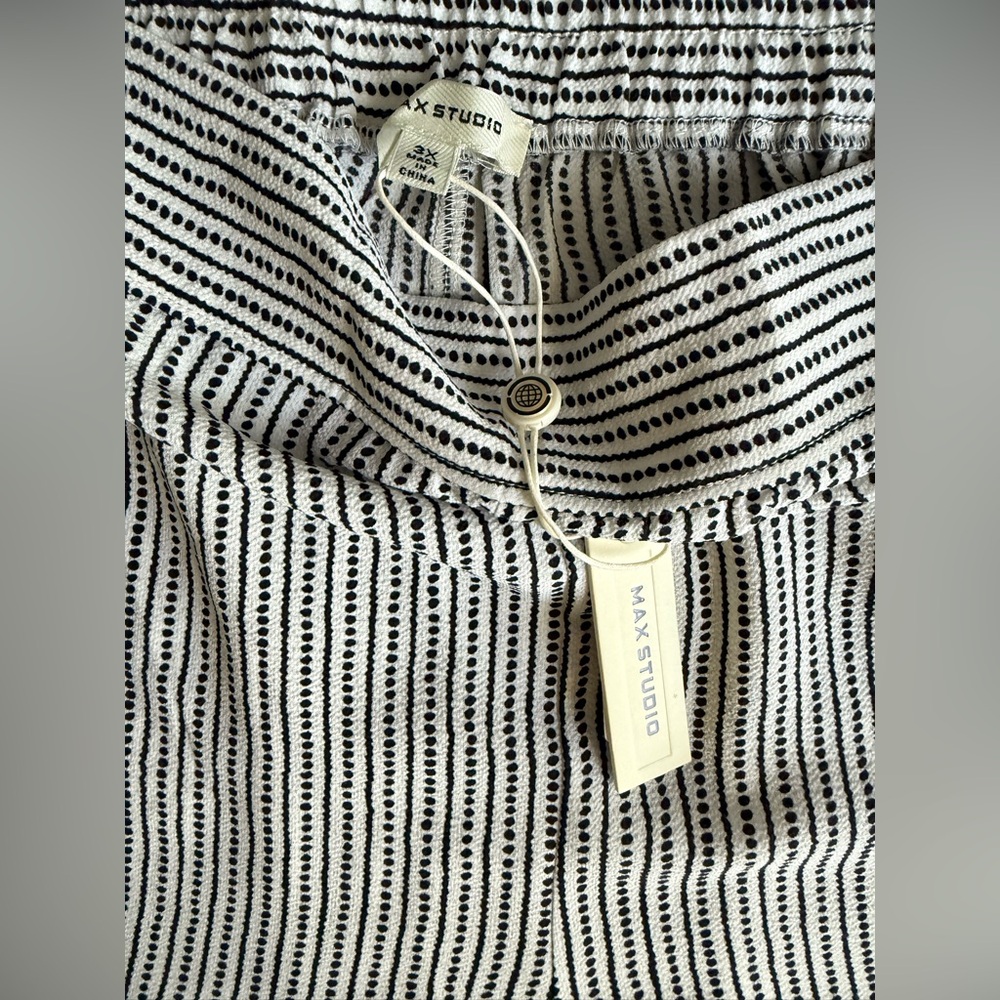 NWT! Max Studio Women's Plus Size Pull-on Stripped Crepe Shorts with Pockets 3x - Picture 3 of 5